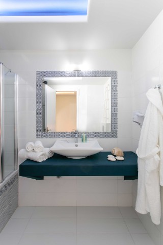 accommodation nikos maria apartments bathroom